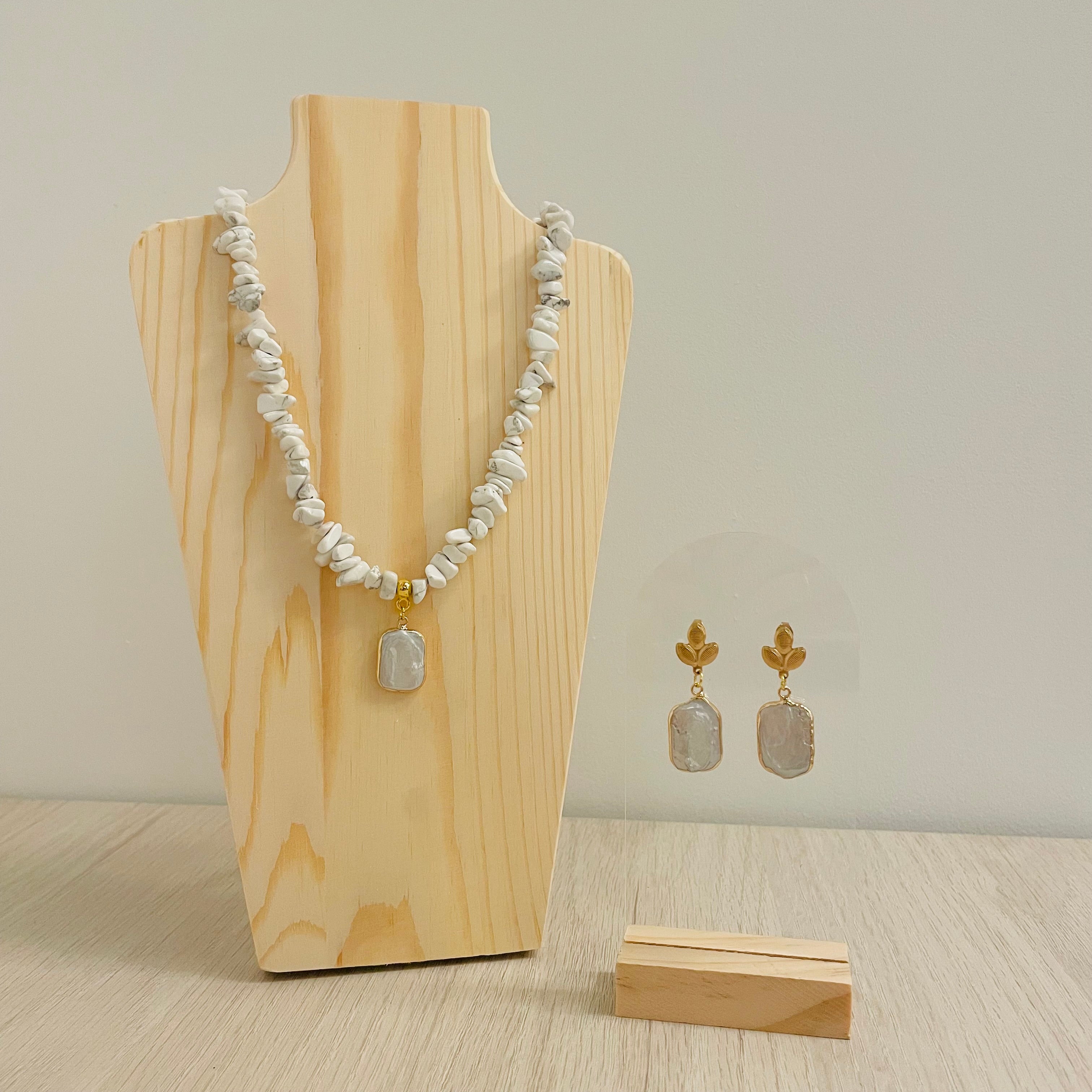 Conjunto Isabel Blanco + Pendientes Cortos